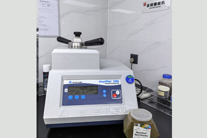 金相嵌め込み機